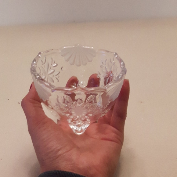 Small round clear glass serving candy dish - Picture 3 of 8